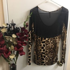 🖤Woman’s Leopard Sheer Sleeve Shirt🖤